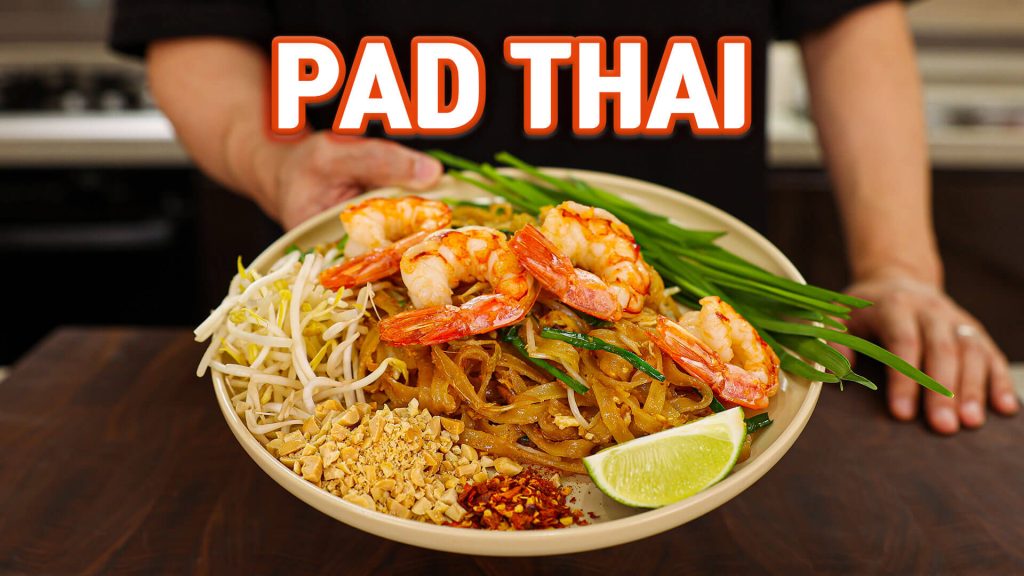 泰式炒河粉 (Pad Thai)：揭秘世界最受欢迎的泰国国民美食的美味秘诀