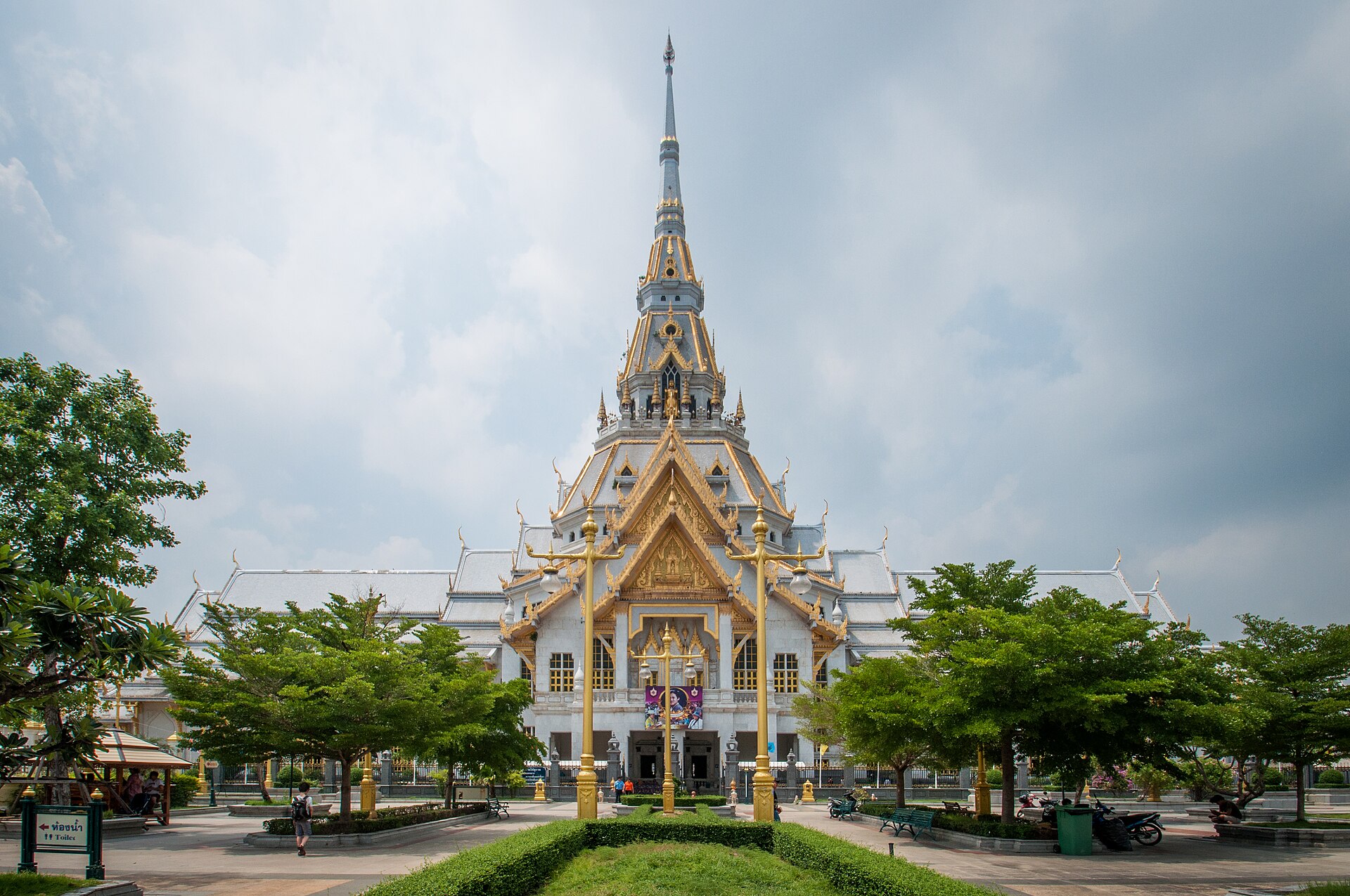 北柳索通寺的清晨,香火声比游客更早到
